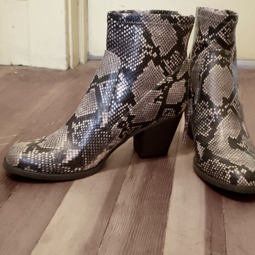 Woman's booties